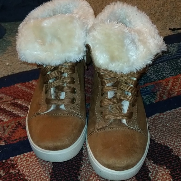 Tan Airwalk Boots - Picture 1 of 6